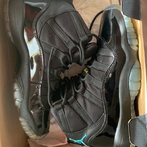 Jordan 11 Youth size 4. Good condition. Women’s 6.